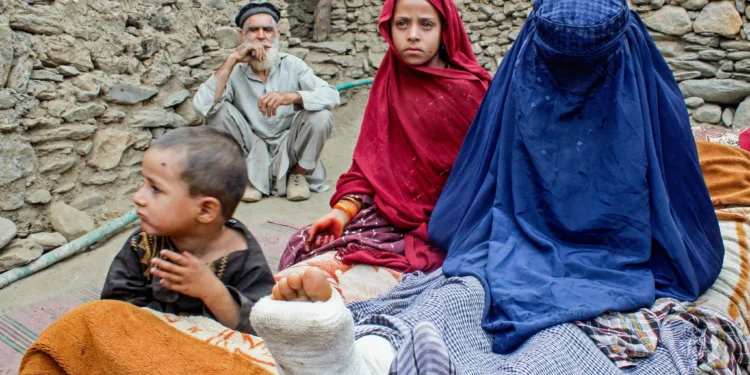 Жах середньовіччя у сучасному світі. Після руйнівного землетрусу в Афганістані рятували тільки чоловіків…