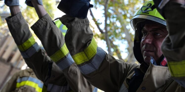 У Миколаєві горів автобус і 4 автівки (ФОТО)