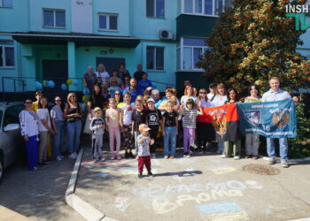 Чекали на повернення всім будинком – як миколаївця Артема Новікова, який  був у російському полоні 1245 днів, вітали сусіди (ФОТО, ВІДЕО)