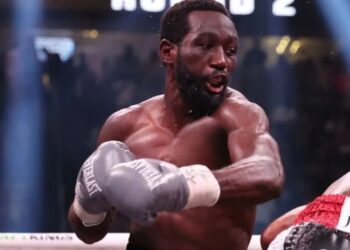 Теренс Кроуфорд здобув титул абсолютного чемпіона світу з боксу у першій середній вазі, перемігши Сауля Альвареса