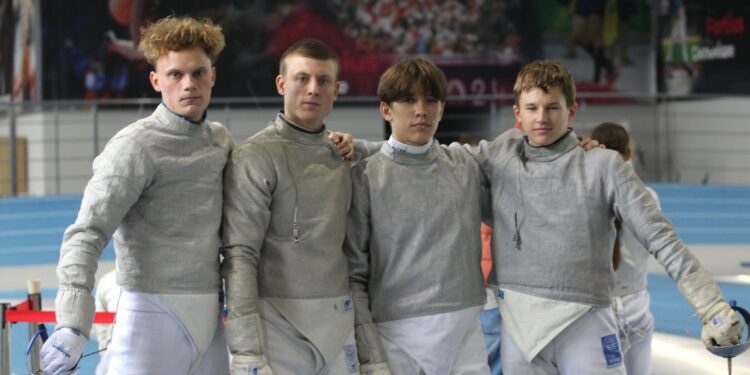 ЮЧУ 2025 з фехтування на шаблях: Миколаїв повертає золото у хлопців, у миколаївських дівчат – «бронза» (ФОТО)