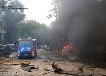 Рашисти вдарили по Дніпру – більше 10 поранених, – Зеленський (ФОТО, ВІДЕО)
