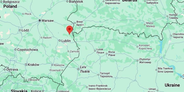 В Польщі російський дрон пошкодив будинок і авто (ФОТО)