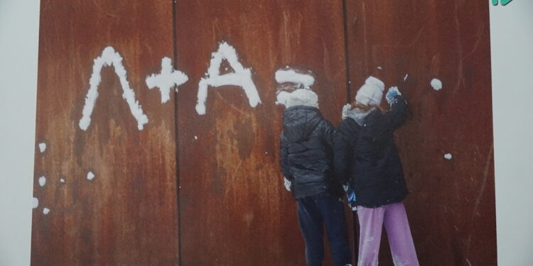 У Миколаєві до Дня міста відкрились два вернісажі – «Незламні» Галини Сеннікової та виставка українського живопису (ФОТО)