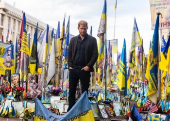 Принц Гаррі у Києві найбільше був вражений імпровізованим меморіалом на Майдані. Де був ще (ФОТО)