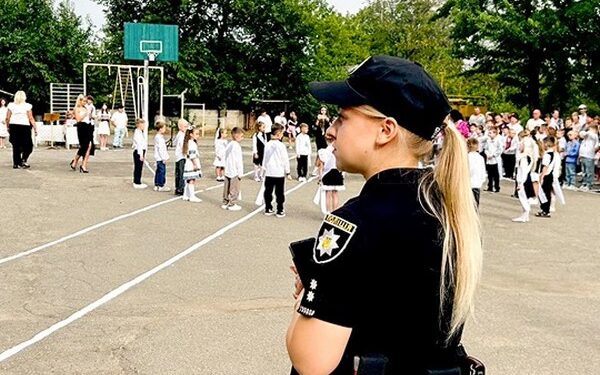 На Миколаївщині 25 офіцерів служби освітньої безпеки продовжують нести службу в навчальних закладах громад області (ФОТО)