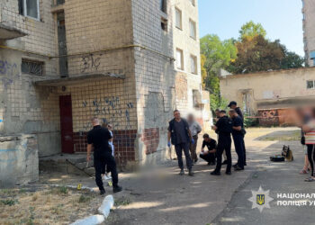 В Одесі 39-річна жінка з Миколаївщини народила в гуртожитку і викинула дитину з вікна 6-го поверху (ФОТО, ВІДЕО)