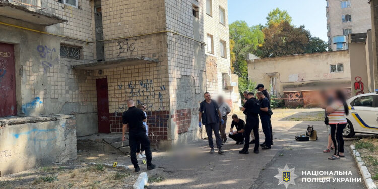 В Одесі 39-річна жінка з Миколаївщини народила в гуртожитку і викинула дитину з вікна 6-го поверху (ФОТО, ВІДЕО)