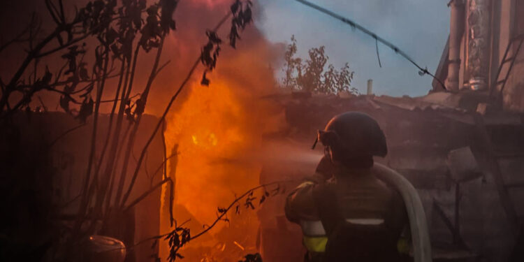 З 15 пожеж за минулу добу на Миколаївщині одна спалахнула через ворожі обстріли (ФОТО)