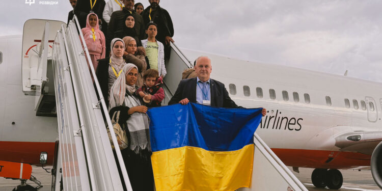 ГУР та МЗС України врятували з Гази 57 людей – українців та членів їх сімей (ФОТО)