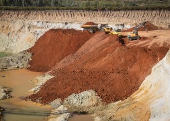 Американські інвестори оглянули українські титанові та цирконієві родовища, що пропонуються для розробки (ФОТО)