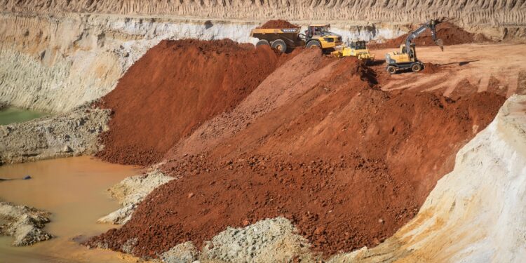 Американські інвестори оглянули українські титанові та цирконієві родовища, що пропонуються для розробки (ФОТО)