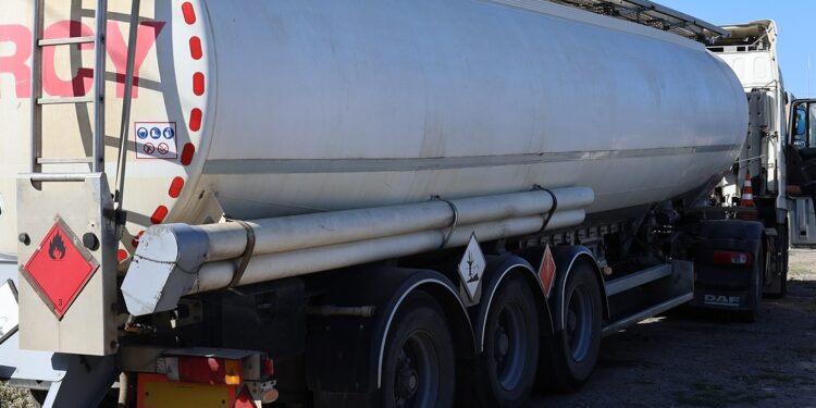 На Миколаївщині зловмисник вкрав у поліції 28 тонн бензину, а щоб не помітили – налив води (ФОТО, ВІДЕО)