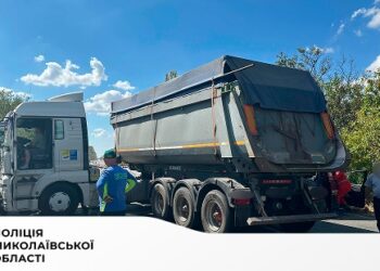 На Миколаївщині в ДТП зіткнулися 3 автомобілі, 4 особи зазнали травмувань (ФОТО)