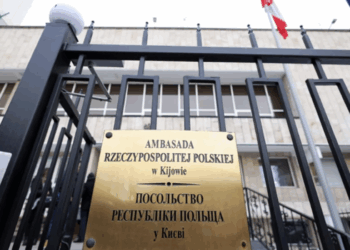 У Києві через російську атаку пошкоджено будівлю посольства Польщі