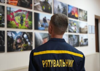 «Надзвичайні»: рятувальники Миколаївщини презентували фотовиставку, присвячену роботі під час війни (ФОТО, ВІДЕО)