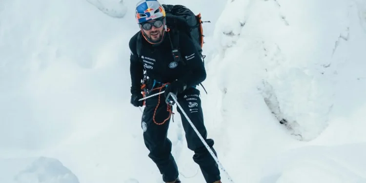 Поляк спустився з Евересту на лижах. Без кисню (ВІДЕО)