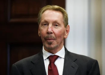 Глава Oracle Ларрі Еллісон обігнав Маска і став найбагатшою людиною у світі. Чим він займається