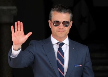 Гегсет терміново викликає всіх генералів і адміралів США з усього світу. Для чого – не каже