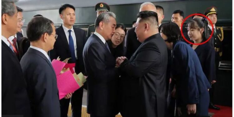 Кім Чен Ин привіз на парад в Китай доньку, яку називають його наступницею. Хто вона (ФОТО)
