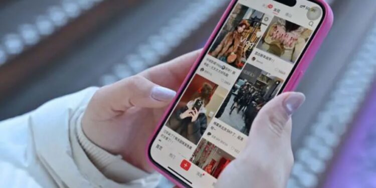 У Китаї почали боротьбу із зневірою – в соцмережах має бути весело і оптимістично