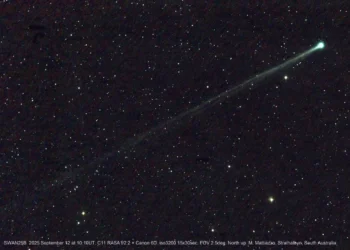 Українець відкрив нову комету SWAN25B і вона вже здивувала астрономів своєю яскравістю (ФОТО)