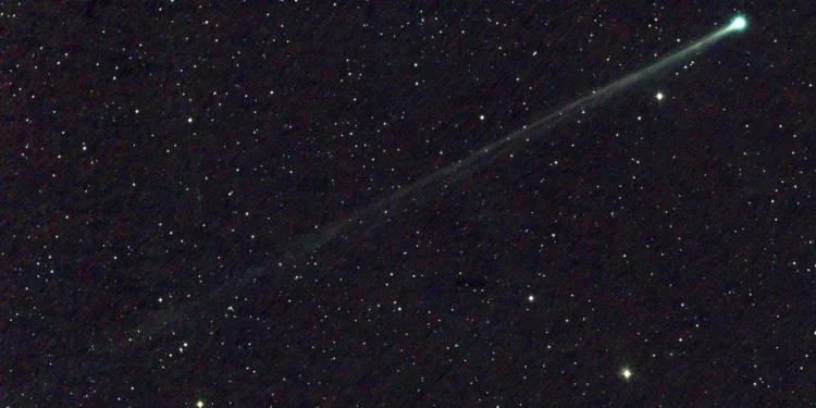 Українець відкрив нову комету SWAN25B і вона вже здивувала астрономів своєю яскравістю (ФОТО)