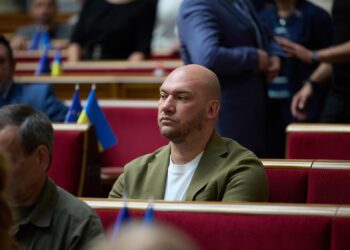 Нардеп Леонов стверджує, що стаття POLITICO – фейк. Бо Зеленський на зустрічі не говорив про вибори