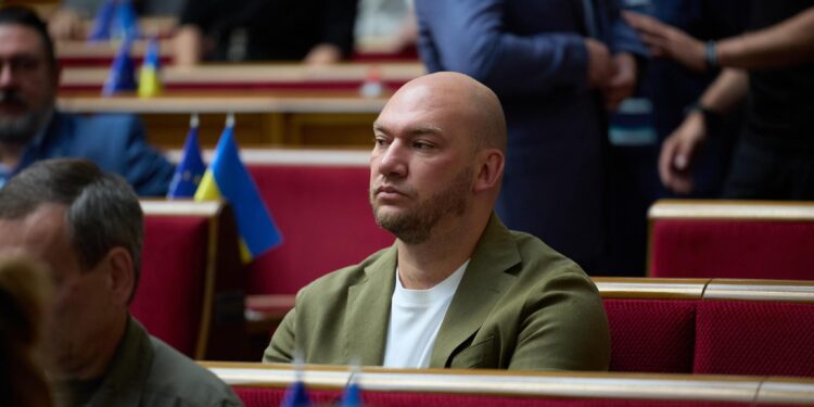 Нардеп Леонов стверджує, що стаття POLITICO – фейк. Бо Зеленський на зустрічі не говорив про вибори