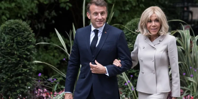 Макрон вирішив у суді довести, що його дружина – жінка