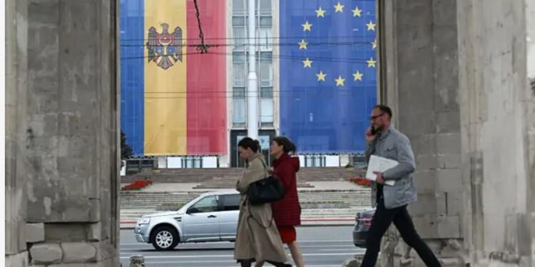 Завтра вибори в Молдові. Чому їх називають доленосними для України і Європи (ФОТО, ВІДЕО)