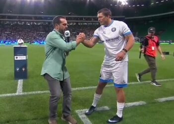 Усик зіграв у благодійному футбольному матчі Легенди Португалії проти Легенд світу. Як це було (ВІДЕО)