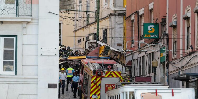 У Лісабоні обірвався фунікулер – загинули 15 людей (ВІДЕО)