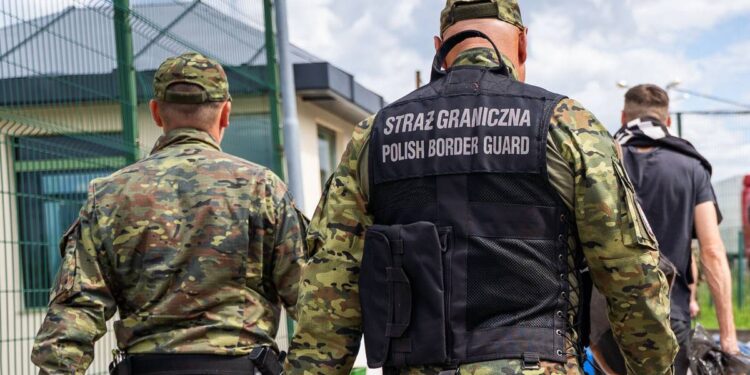 Польща видворить 21-річного українця після запуску дрона, який так налякав Туска