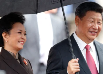Була співачкою – стала першою леді Китаю. Таємниці дружини Сі Цзіньпіна (ФОТО)