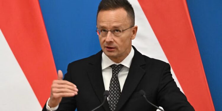 Угорщина все одно купуватиме нафту у РФ, що б не казав Трамп