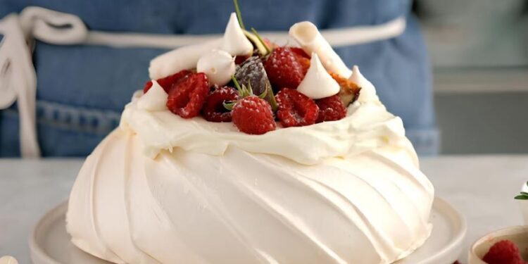 В Україні вирішили відмовитися від десерту “Павлова” – створили новий і назвали на честь українки (ФОТО)