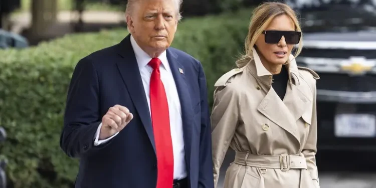 Трампи прибули до Лондона, активісти їх зустріли нагадуванням про Епштейна (ФОТО, ВІДЕО)