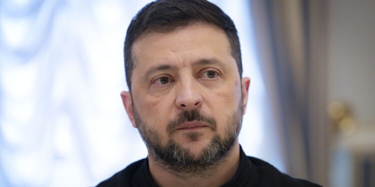 Зеленський зустрівся з українськими ЗМІ – розповів про фронт і зброю