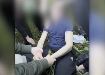 У Польщі підлітки побили українця, поголили, обмалювали і зафільмували