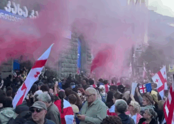 В Грузії після виборів протестувальники штурмують президентський палац (ВІДЕО)