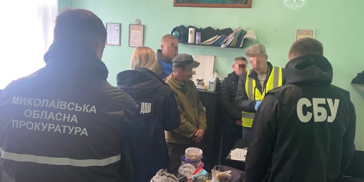 На Миколаївщині працівник виправної колонії «підпрацьовував» наркокур’єром – він затриманий (ФОТО)