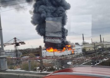 У Новосибірську горів завод електроніки (ВІДЕО)