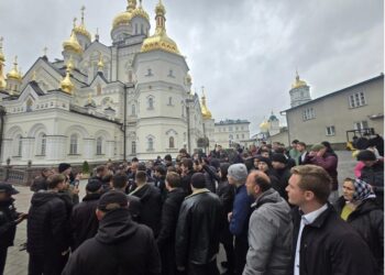 Поліція і СБУ прийшли з обшуками до Почаївської лаври на Тернопільщині – прихильники УПЦ МП влаштували провокації (ВІДЕО)