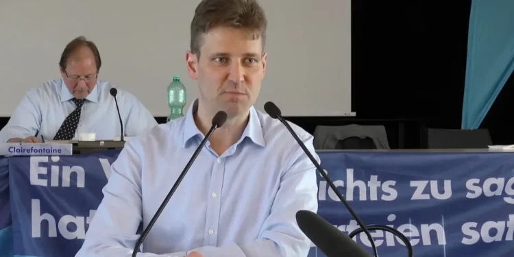 «Альтернатива для Німеччини» виключила свого члена, який таємно їздив у РФ на з’їзд ультраправих