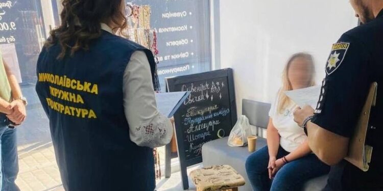 Наживалися на сиротах і ховалися за ними – на Миколаївщині викрили ексчиновницю у справах дітей