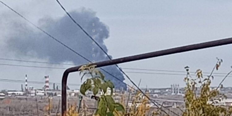 Українські дрони дістали НПЗ в Уфі (ВІДЕО)