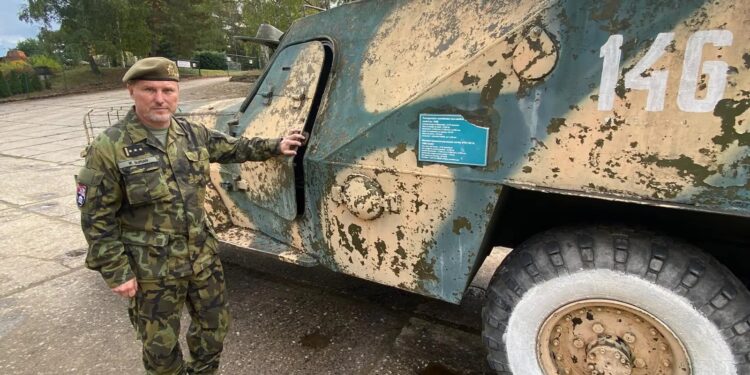 Молдова подарувала Чехії радянський бронетранспортер, який брав участь у вторгненні 1968 року (ФОТО)