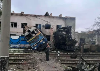 Вночі росіяни вдарили по депо Укрзалізниці в Одесі, поранений машиніст (ФОТО)