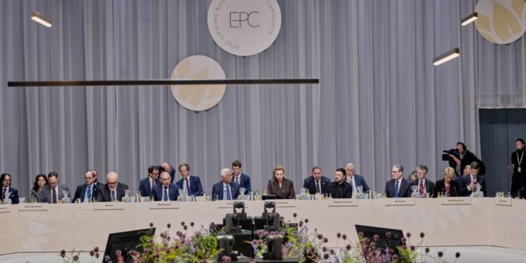 Зеленський в Копенгагені: «Україна готова поділитися своїм досвідом у виявленні та збитті ударних дронів, це перший крок до створення ефективної «Стіни дронів» для захисту всієї Європи»